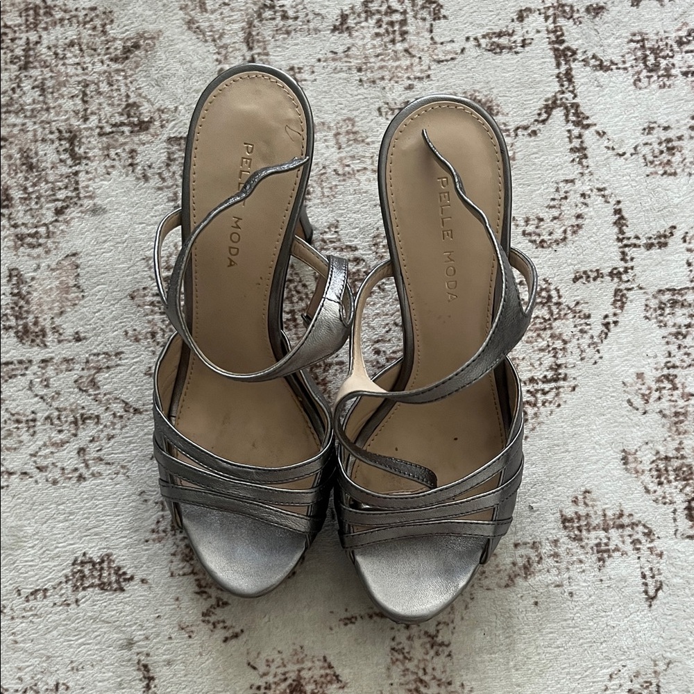 Pelle Moda Metallic Strappy Heels 7.5M